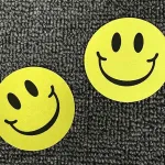 Deluxerie Nippelaufkleber Smiley