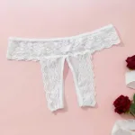 İçgiyimist Kadın Fantezi Seksi Dantelli Özel Bölgesi Açık 3'lü String Seti BC0045