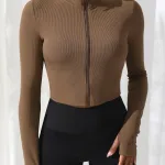 Kahverengi Şık Başparmak Geçmeli Uzun Kollu Fermuarlı Dik Yaka Sportif Crop Bluz IM-5030