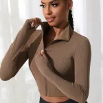 Kahverengi Şık Başparmak Geçmeli Uzun Kollu Fermuarlı Dik Yaka Sportif Crop Bluz IM-5030