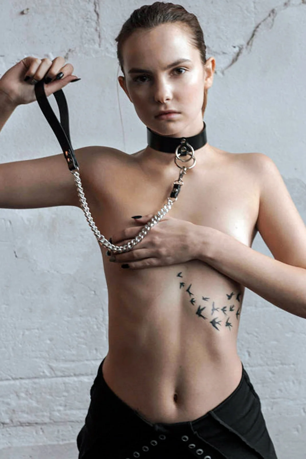 Deluxerie BDSM Halsband mit Leine Saturnina